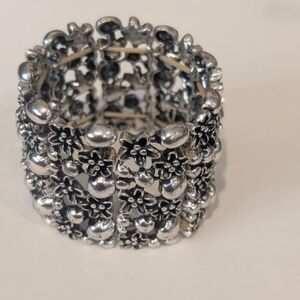 Silver Floral Metal Stretch Bracelet